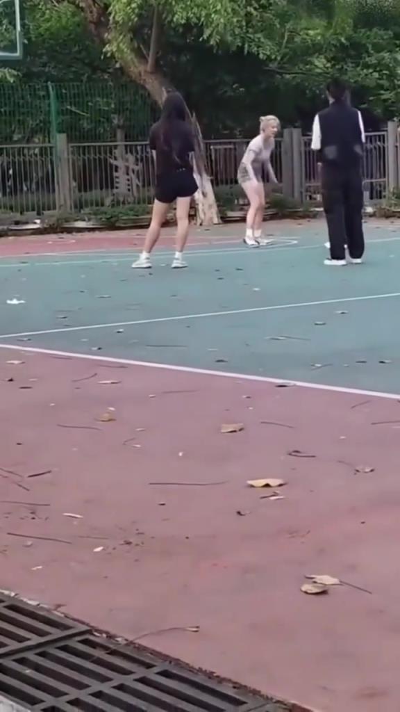 上來就背打女生的男人，真的活該沒有女朋友啊