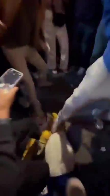 驚！尼克斯大勝步行者后，哈利伯頓遭主場球迷群毆