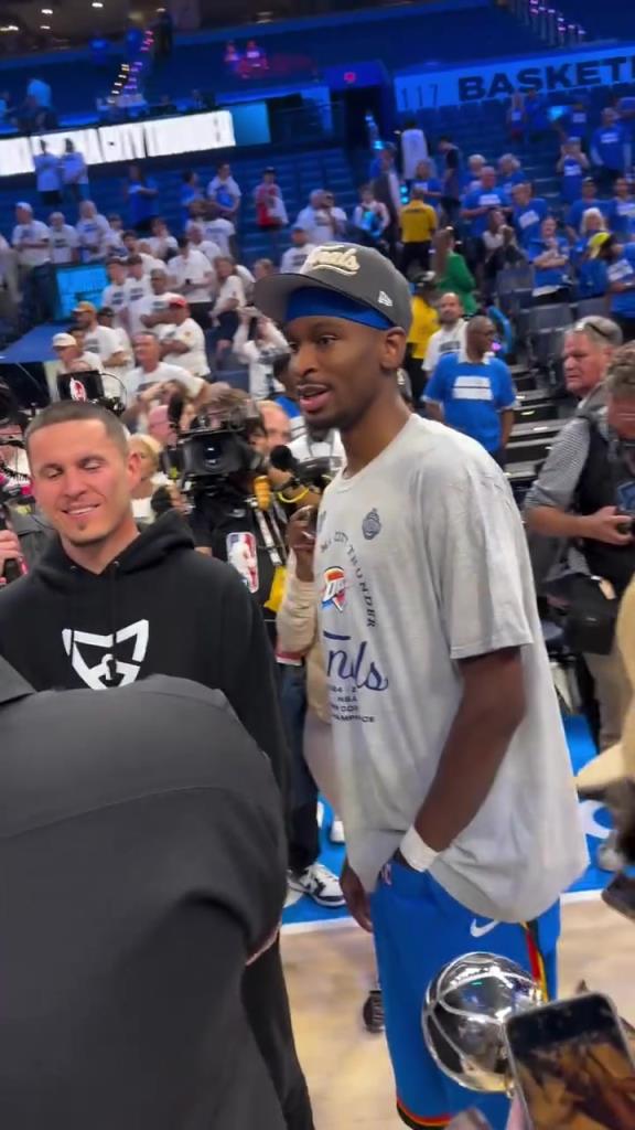 道理我都懂，但是為什么亞歷山大拿到MVP之后要掏襠